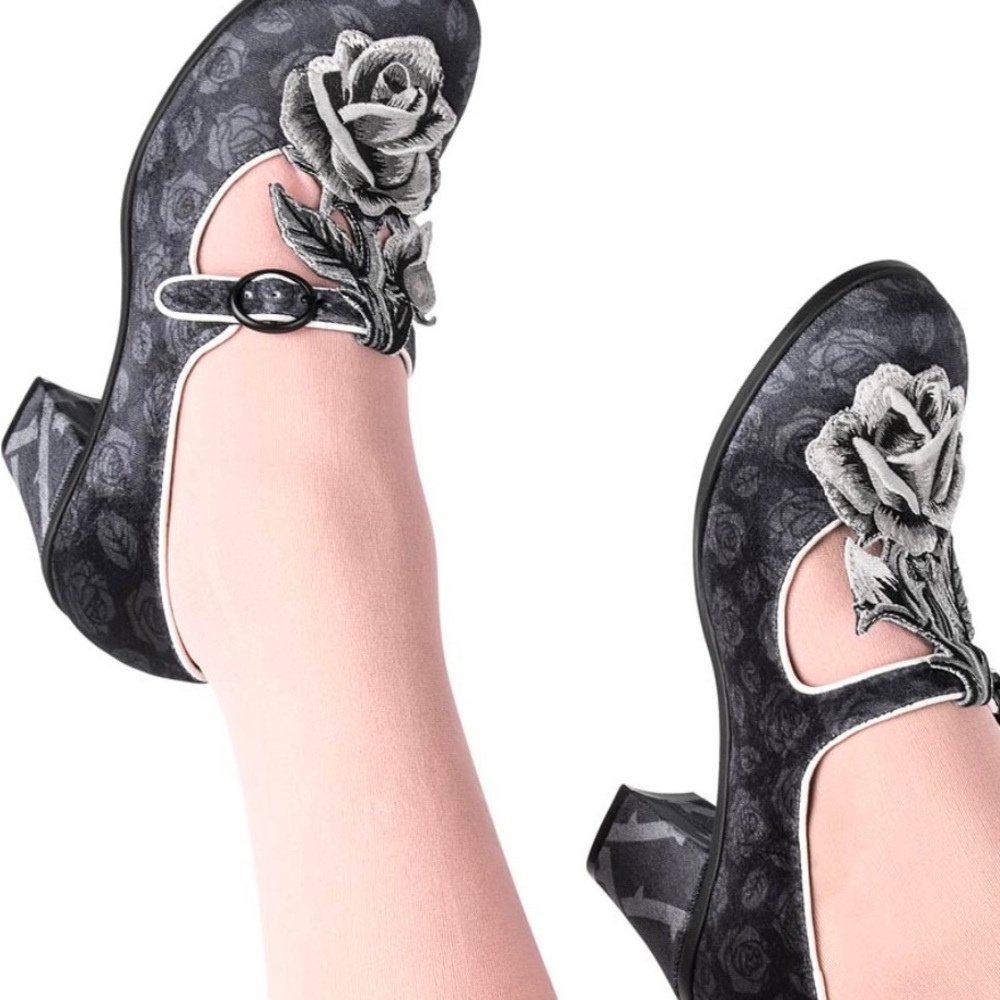 Hot chocolate design size 11 Tudor rose mid heels
